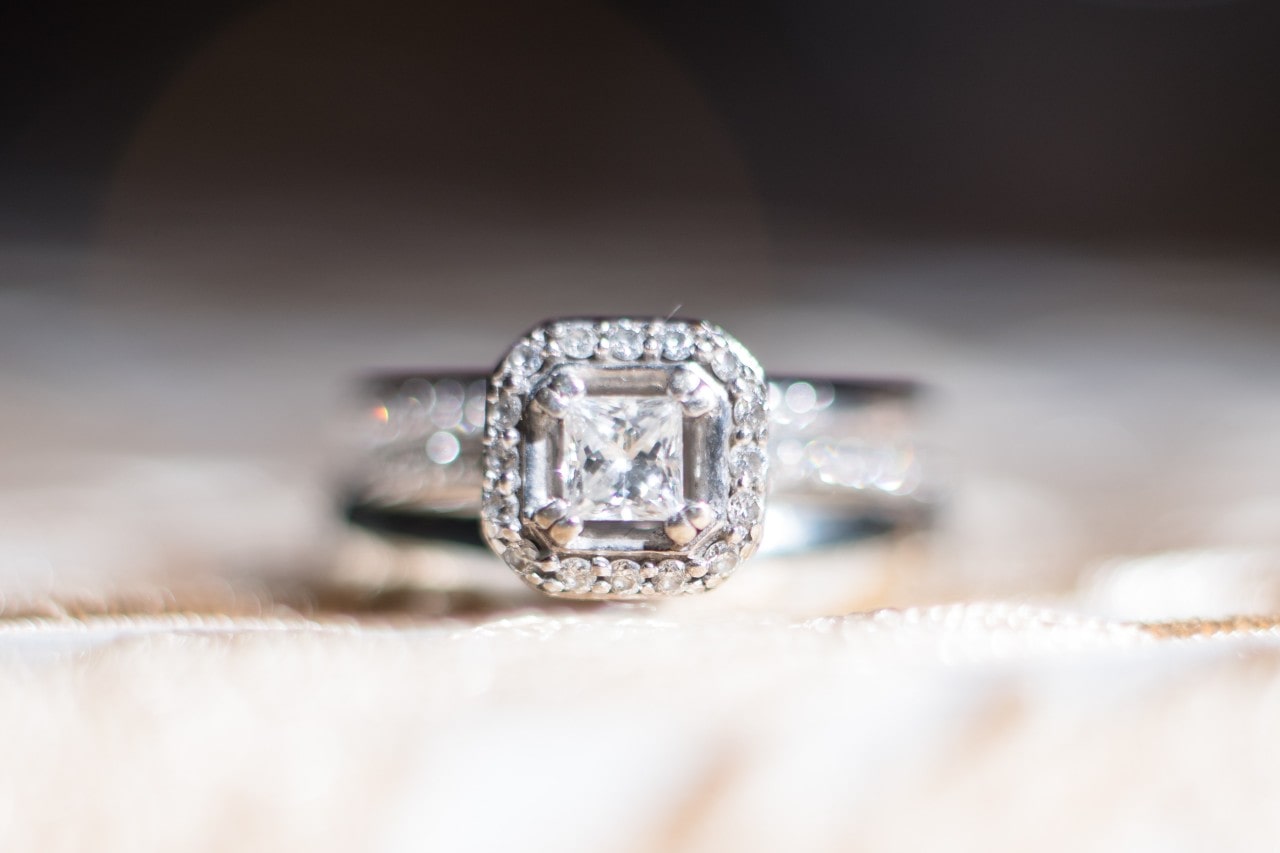 WHY CHOOSE A VINTAGE ENGAGEMENT RING?